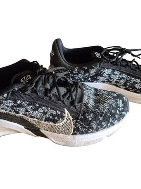 Nike Black & White Knit Running Shoes with Embroidered Swoosh Womens Size 10